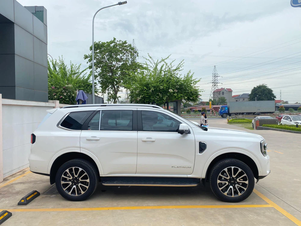 Ford Everesst Plantinum Sanpham Forflongkhanh.com 3 - Ford Long Khánh